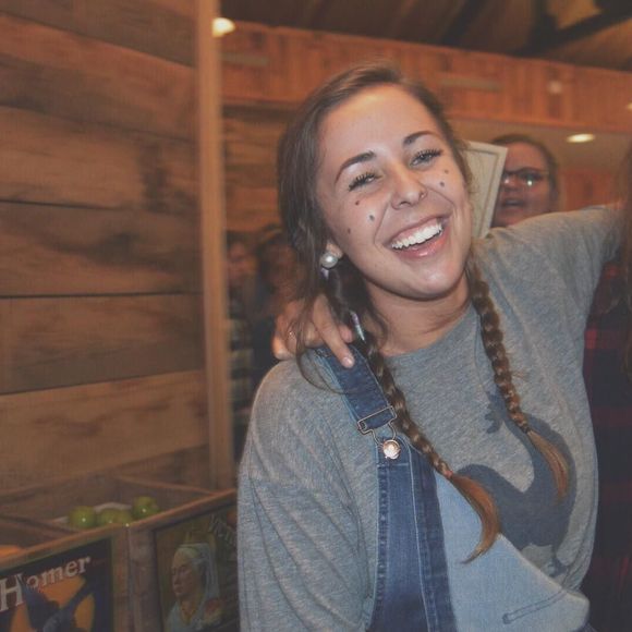 Meet your Posher, Carly grace - Picture 1 of 1